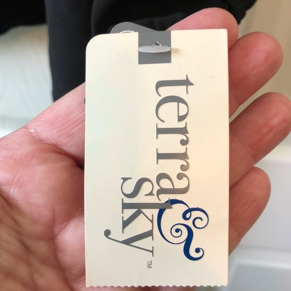 terra & sky Generous Fit Long Sleeve Top - Picture 5 of 5